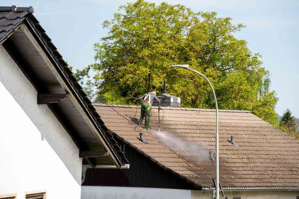 Roofers soft washing a roof Hoschton, GA